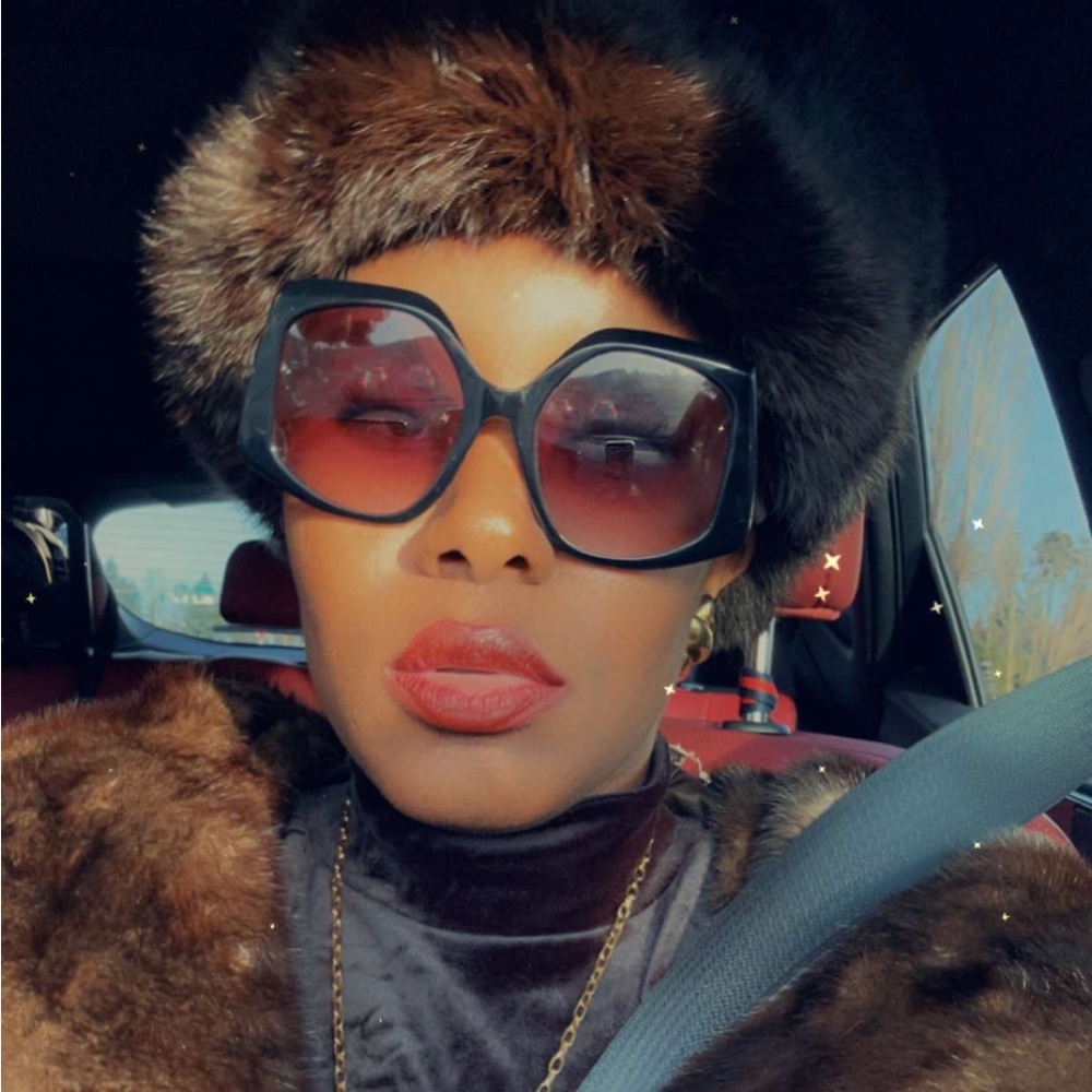 Heyyyyyyy going live next month I am so excited